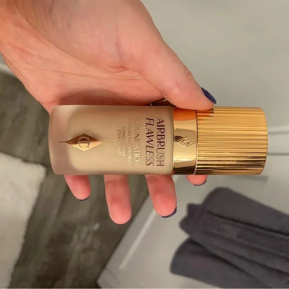 Charlotte Tilbury Airbrush Flawless Foundation with N2 - Picture 5 of 5